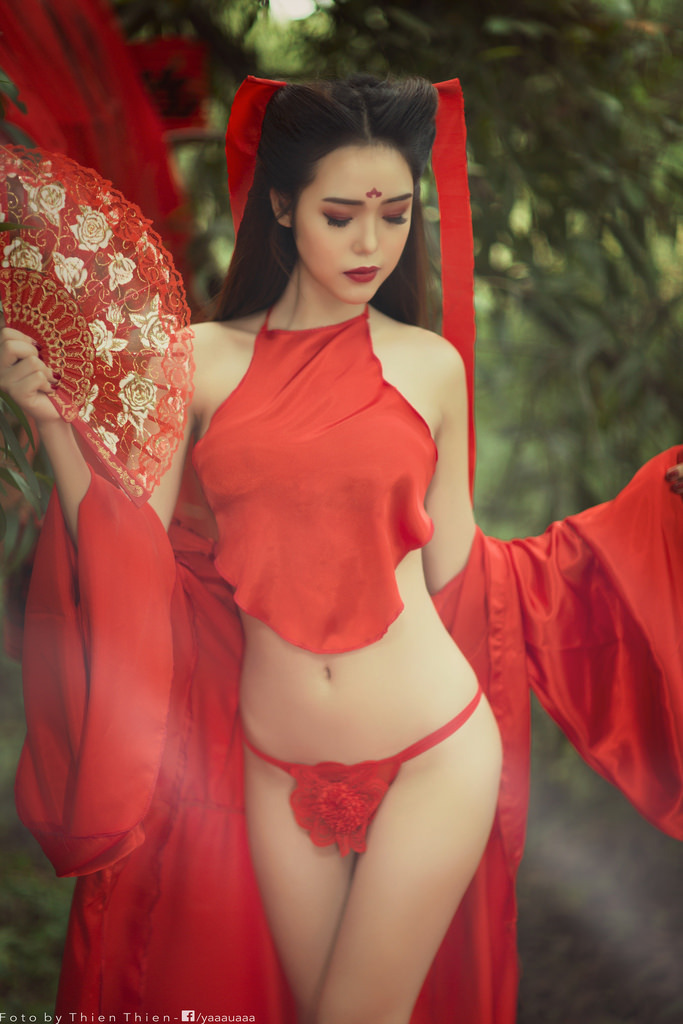 凌虐与羞辱女搜查官的剧情介绍